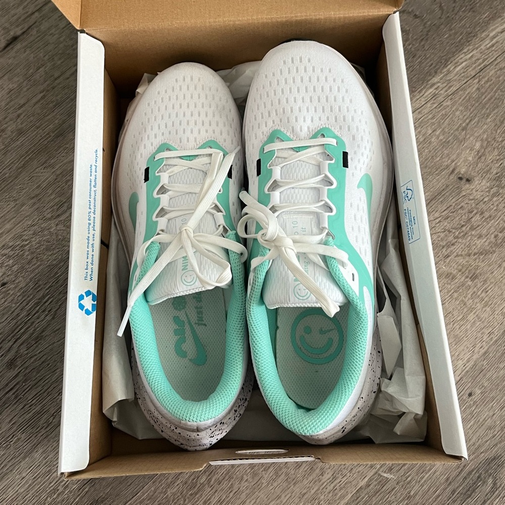 Nikes - Picture 2 of 4